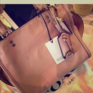 Coach rogue   25  pink pebble leather